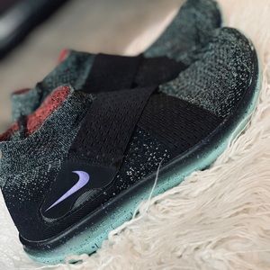 Nike woman’s free Rn motion flyknit